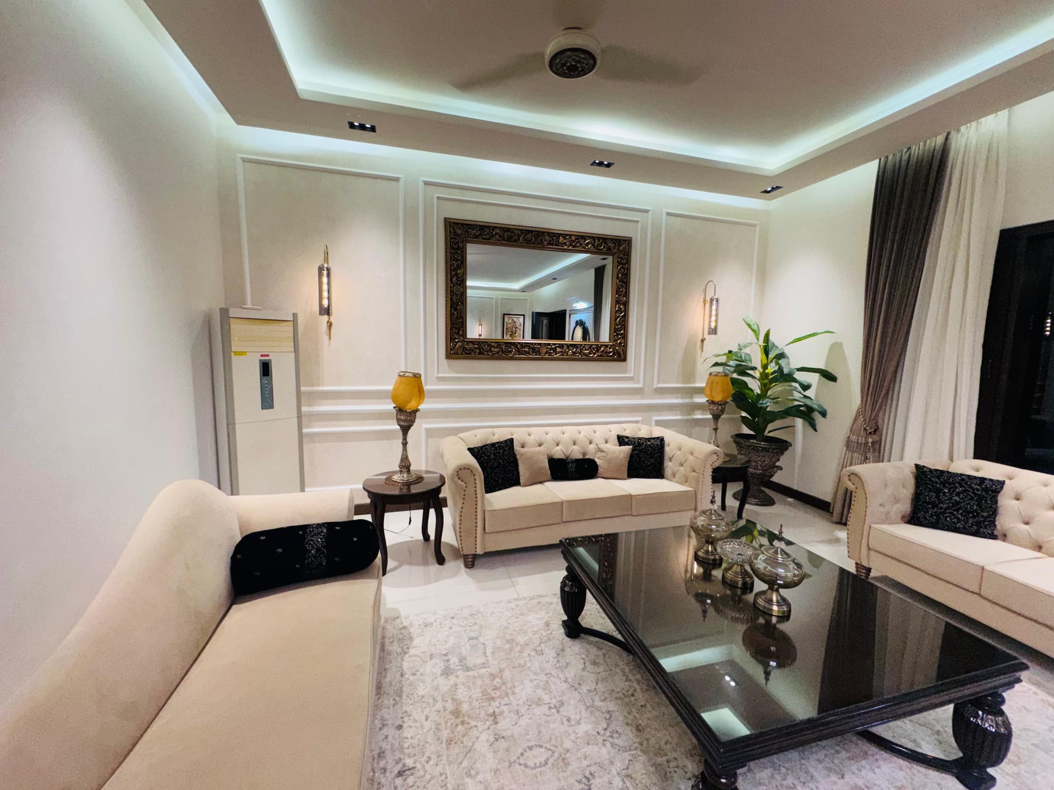 Executive Studio Showcase Karachi — Vista
